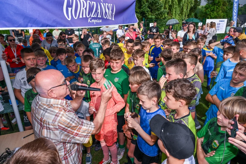 Piłkarskie święto w Świdniku. Uran promując piłkę nożną wśród dzieci i młodzieży, oddaje hołd lokalnemu działaczowi sportowemu. - zdjęcie 18