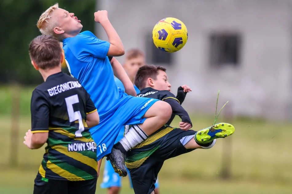 Piłkarskie święto w Świdniku. Uran promując piłkę nożną wśród dzieci i młodzieży, oddaje hołd lokalnemu działaczowi sportowemu. - zdjęcie 19