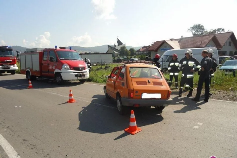 'Maluch' zderzył się z Fordem - jedna osoba w szpitalu - zdjęcie 4