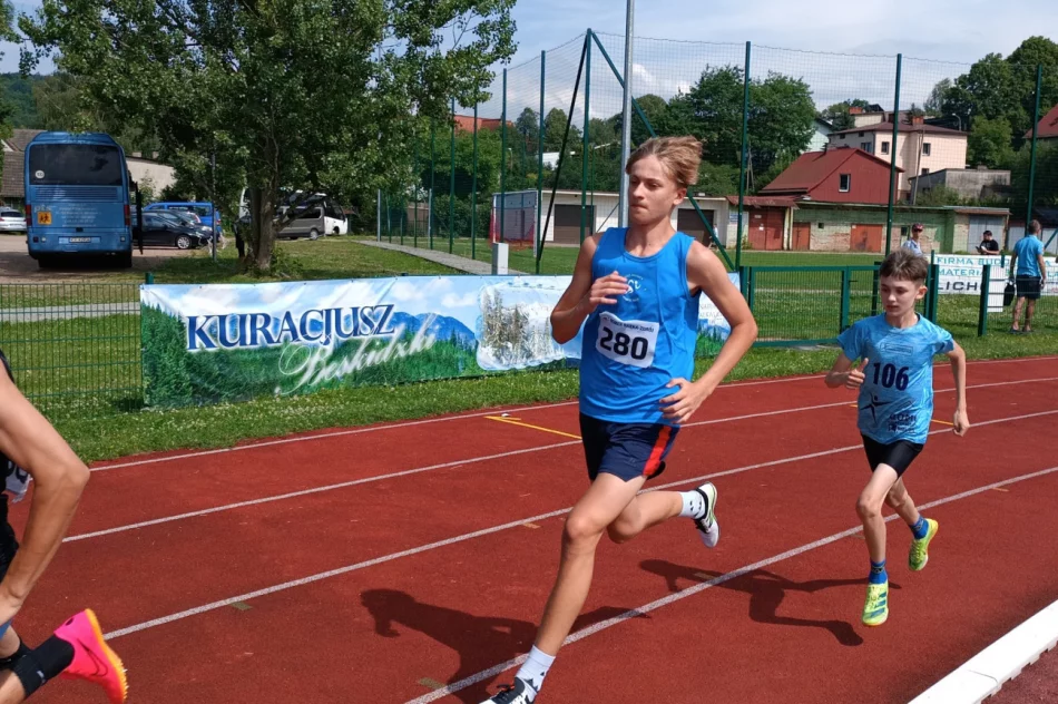 Udane starty zawodników Klubu Sportowego „Limanowa Forrest” w Suchej Beskidzkiej - zdjęcie 13
