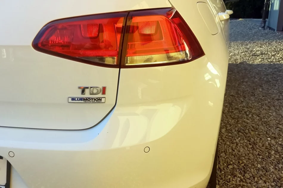 VOLKSWAGEN GOLF VII -1,6tdi bez korozji kompl. dok. serwis-zarejestrowany  fv-vat - zdjęcie 26