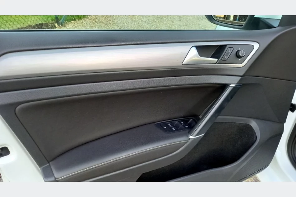 VOLKSWAGEN GOLF VII -1,6tdi bez korozji kompl. dok. serwis-zarejestrowany  fv-vat - zdjęcie 30