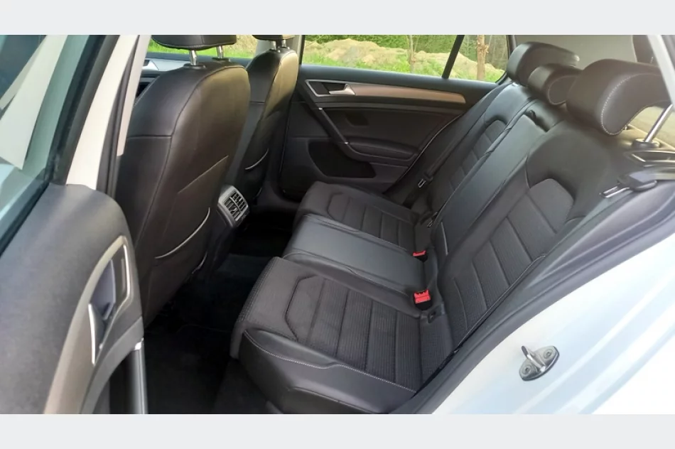 VOLKSWAGEN GOLF VII -1,6tdi bez korozji kompl. dok. serwis-zarejestrowany  fv-vat - zdjęcie 33