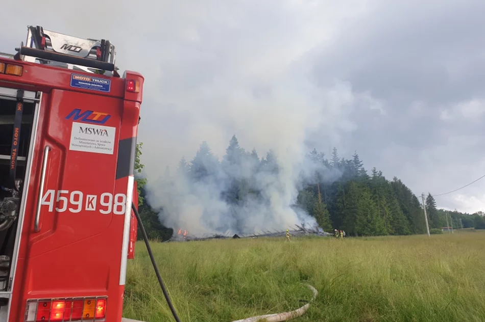 Pożar stodoły, w akcji powiatowy pluton zaopatrzenia wodnego - zdjęcie 9