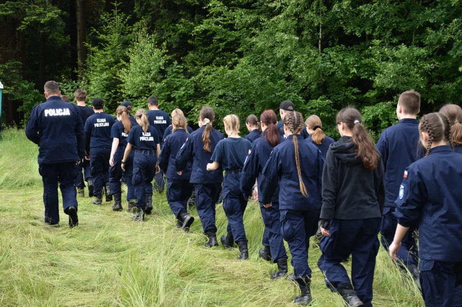 Obóz szkoleniowy klas policyjnych z udziałem policjantów - zdjęcie 2