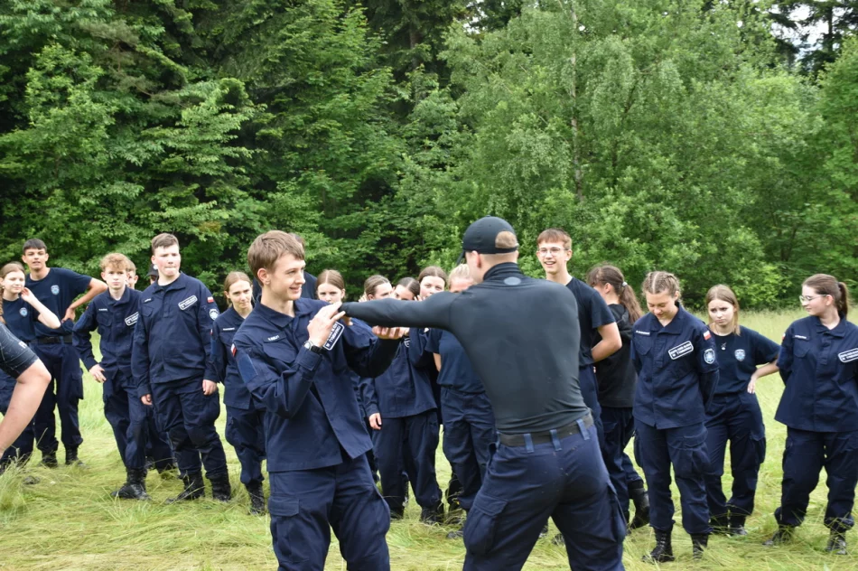 Obóz szkoleniowy klas policyjnych z udziałem policjantów - zdjęcie 4