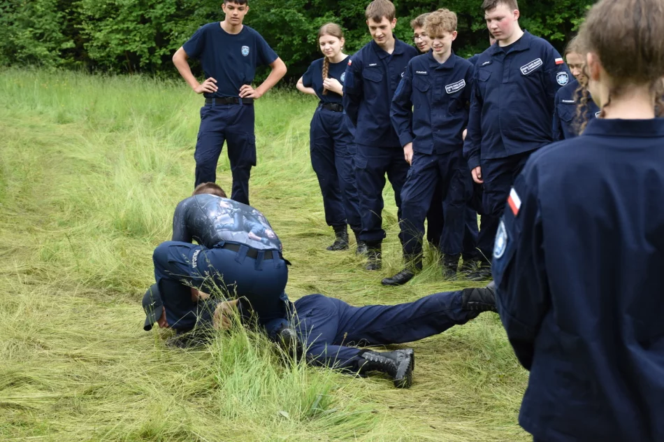Obóz szkoleniowy klas policyjnych z udziałem policjantów - zdjęcie 6