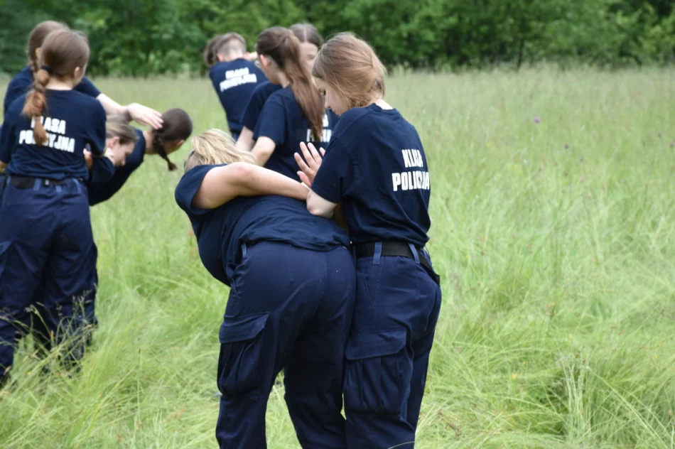 Obóz szkoleniowy klas policyjnych z udziałem policjantów - zdjęcie 8