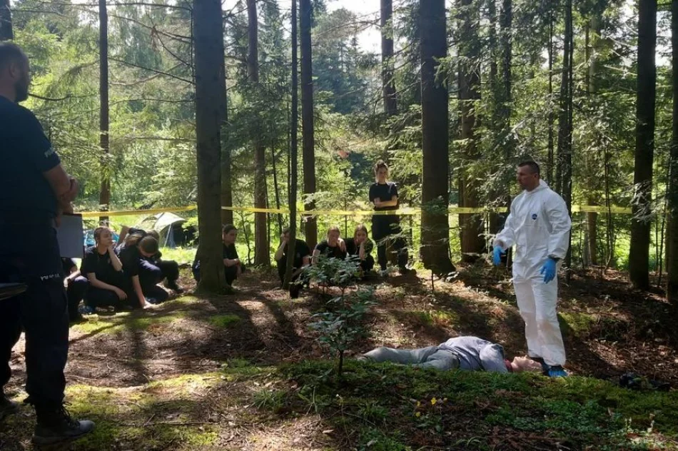 Obóz szkoleniowy klas policyjnych z udziałem policjantów - zdjęcie 18