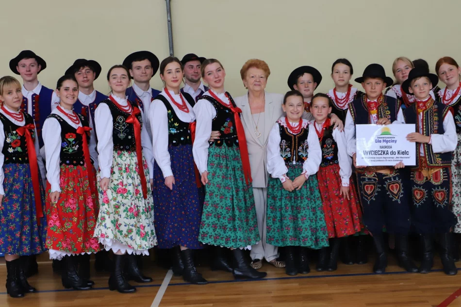 Jubileusz 25-lecia istnienia zespołu regionalnego „Mali Męcinianie" - zdjęcie 5