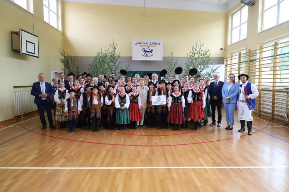Jubileusz 25-lecia istnienia zespołu regionalnego „Mali Męcinianie" - zdjęcie 7
