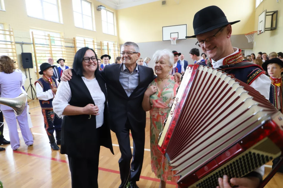 Jubileusz 25-lecia istnienia zespołu regionalnego „Mali Męcinianie" - zdjęcie 9