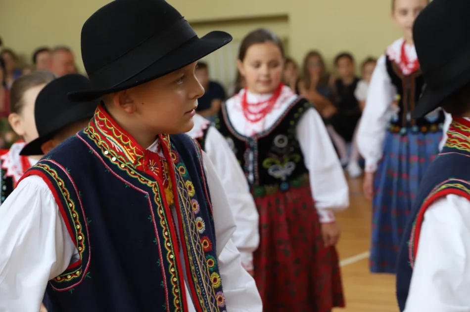 Jubileusz 25-lecia istnienia zespołu regionalnego „Mali Męcinianie" - zdjęcie 13