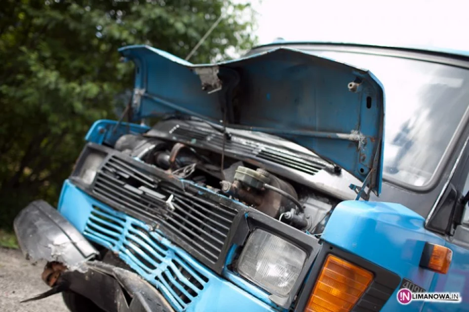 Bus uderzył w mazdę - zdjęcie 3