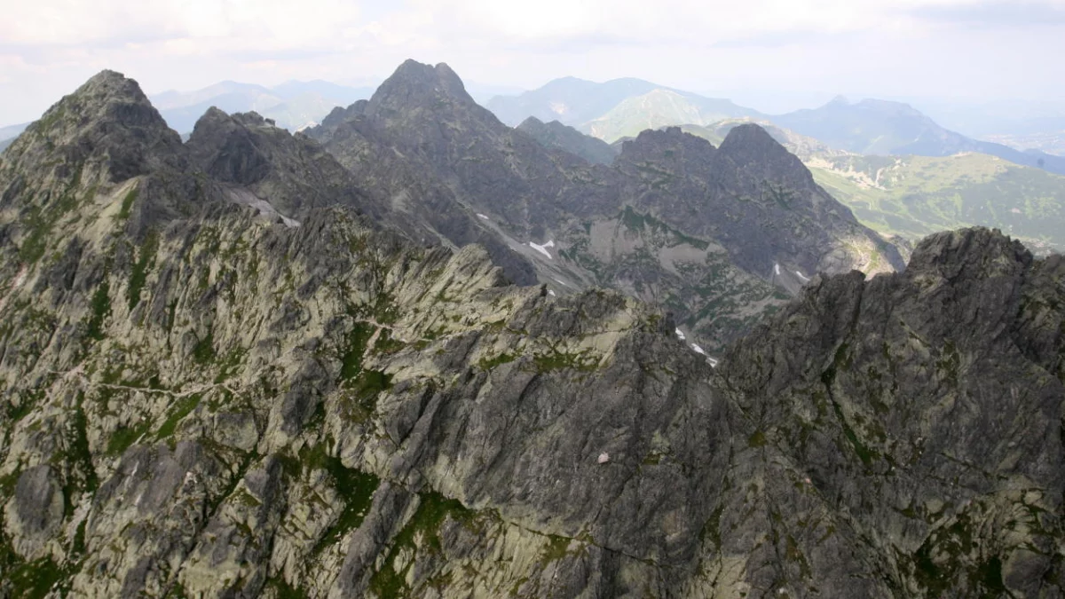 Trudne warunki na szlakach; spodziewane duże opady śniegu