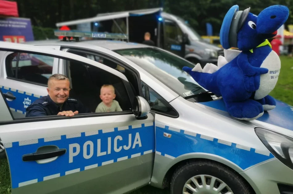 Policjanci odwiedzili dzieci w ośrodku adopcyjnym  - zdjęcie 2