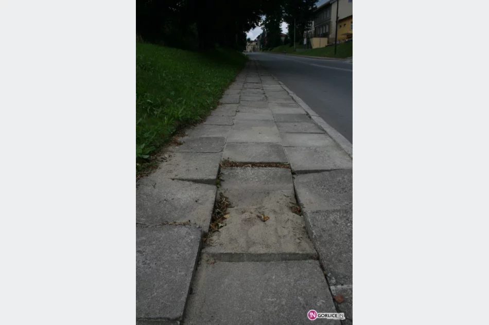 Uwaga: dziura w chodniku! - zdjęcie 2
