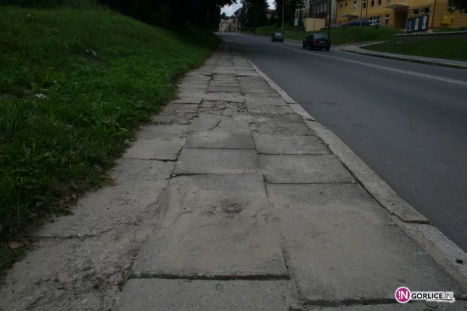 Uwaga: dziura w chodniku! - zdjęcie 3