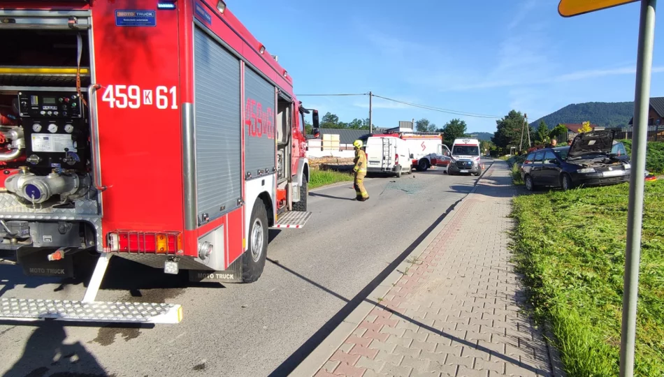 Zderzenie dwóch samochodów: jedna osoba poszkodowana - zdjęcie 1