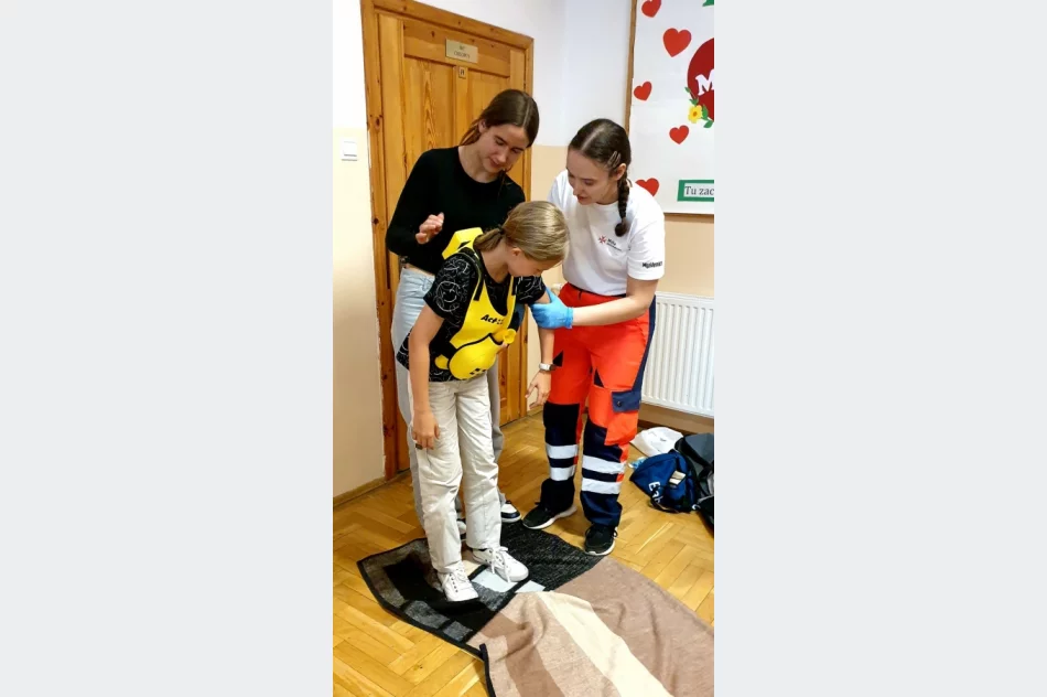 Uczniowie uczą się pierwszej pomocy z Maltańską Służbą Medyczną - zdjęcie 3