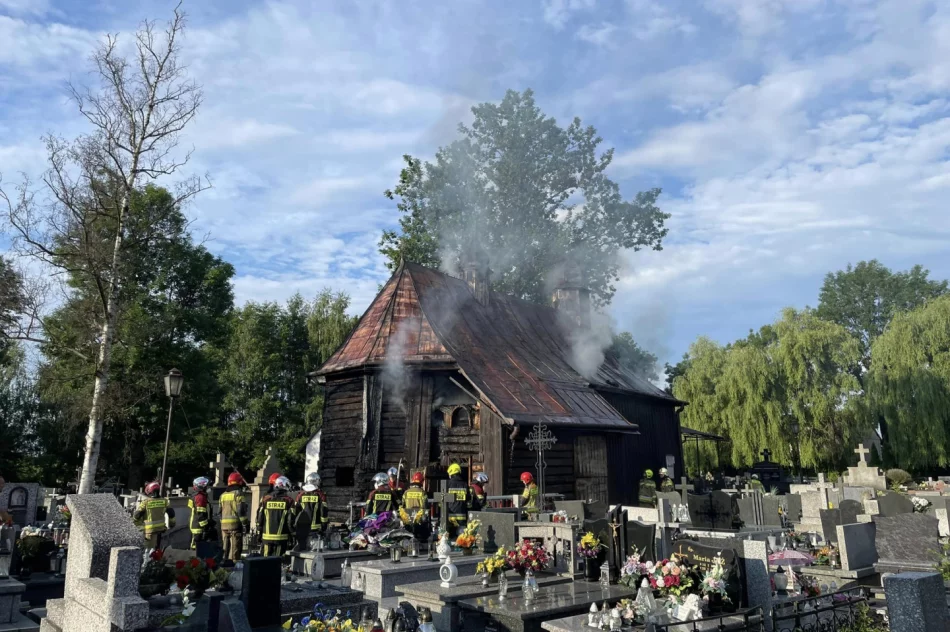 Pożar zabytkowego kościoła, spłonęło prezbiterium - zdjęcie 2