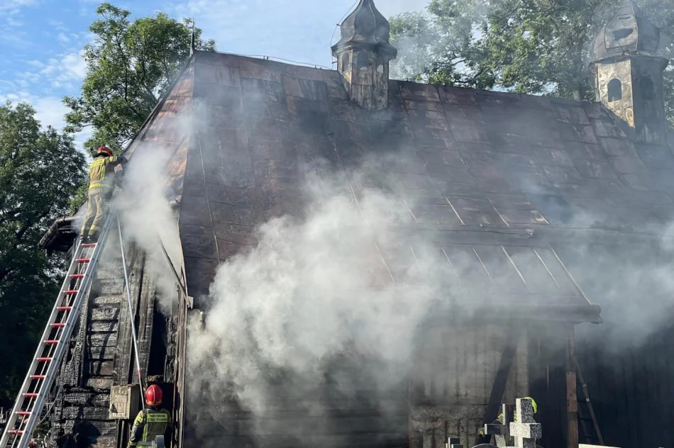 Pożar zabytkowego kościoła, spłonęło prezbiterium - zdjęcie 4
