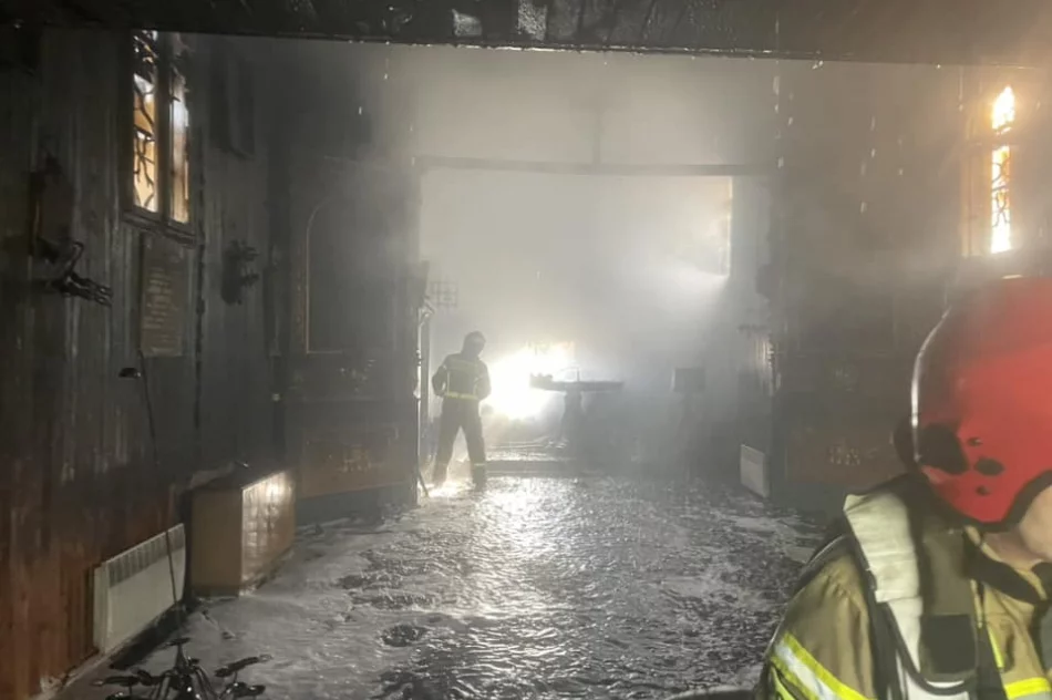 Pożar zabytkowego kościoła, spłonęło prezbiterium - zdjęcie 9