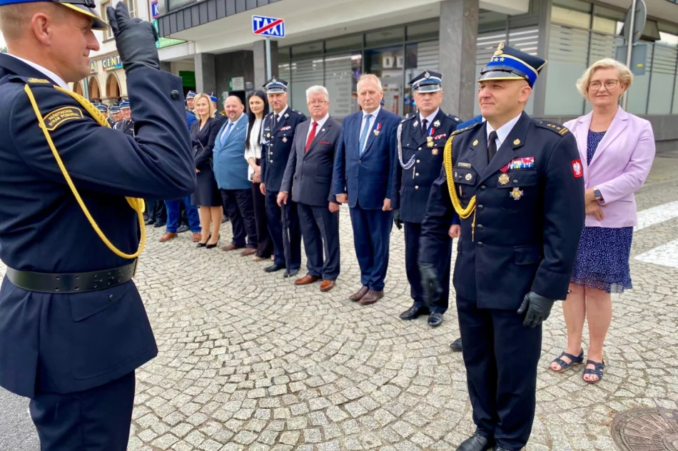 Odbyło się Powiatowe Święto Strażaków połączone z Jubileuszem 150-lecia Ochotniczej Straży Pożarnej w Limanowej - zdjęcie 17