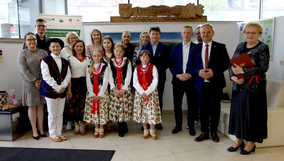 Wystawa pt. „Patriotyzm to nasze prawo i obowiązek" - zdjęcie 1