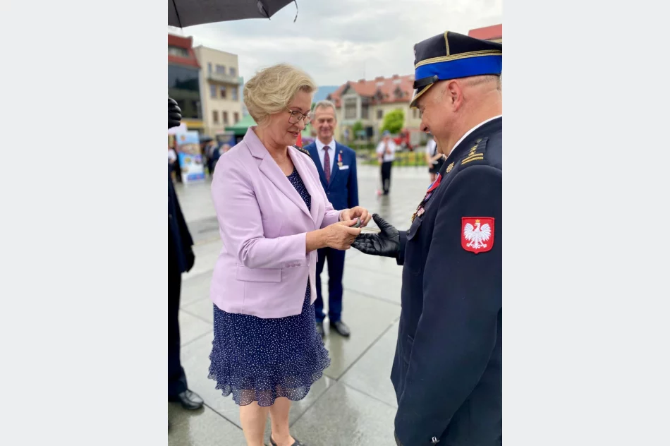 Powiatowe Święto Strażaków i jubileusz 150-lecia OSP Limanowa (ZDJĘCIA) - zdjęcie 15