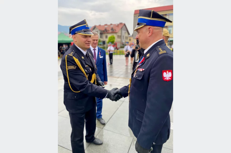 Powiatowe Święto Strażaków i jubileusz 150-lecia OSP Limanowa (ZDJĘCIA) - zdjęcie 16