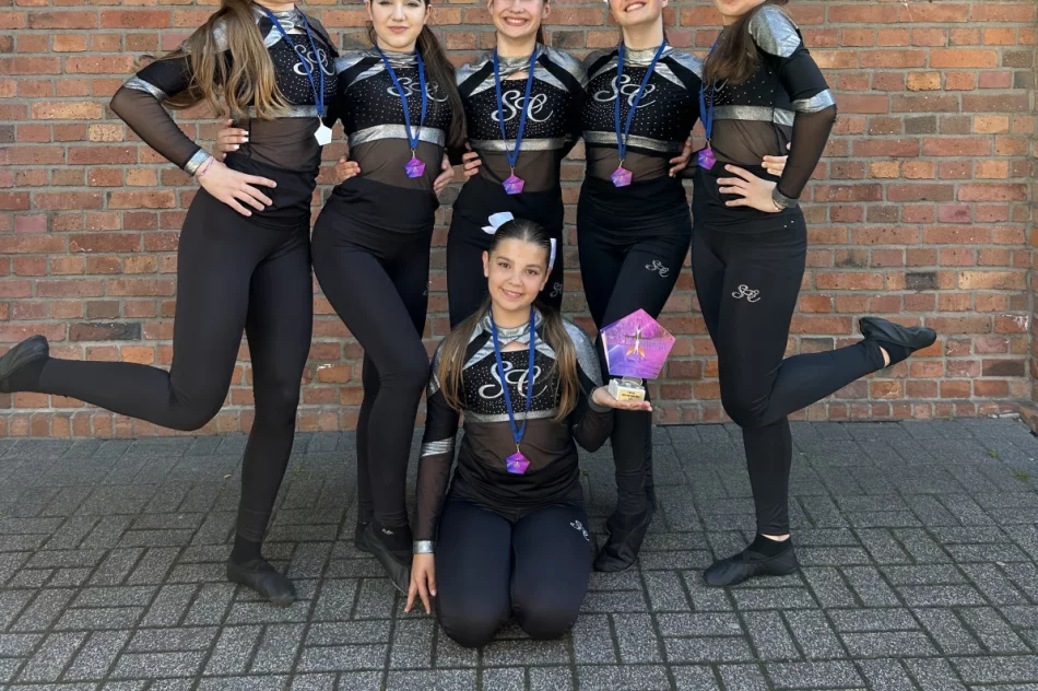 Sukcesy zawodniczek z klubu Cheer Stars na Międzynarodowym Turnieju Cheermania w Zabrzu - zdjęcie 10