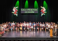 Podczas uroczystej gali nagrodzono najlepszych uczniów szkół miejskich - zdjęcie główne