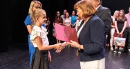 Podczas uroczystej gali nagrodzono najlepszych uczniów szkół miejskich - zdjęcie 2