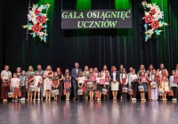 Uczniowie nagrodzeni za osiągnięcia podczas uroczystej gali (ZDJĘCIA) - zdjęcie główne