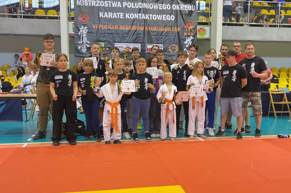 15 medali na Makroregionie Południowym w Bielsku Białej dla zawodników Limanowskiego Klubu Kyokushin Karate - zdjęcie 4