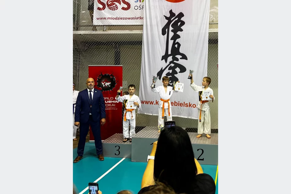 15 medali na Makroregionie Południowym w Bielsku Białej dla zawodników Limanowskiego Klubu Kyokushin Karate - zdjęcie 5