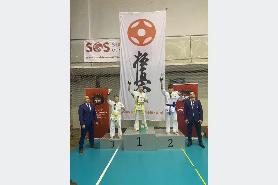 15 medali na Makroregionie Południowym w Bielsku Białej dla zawodników Limanowskiego Klubu Kyokushin Karate - zdjęcie 7