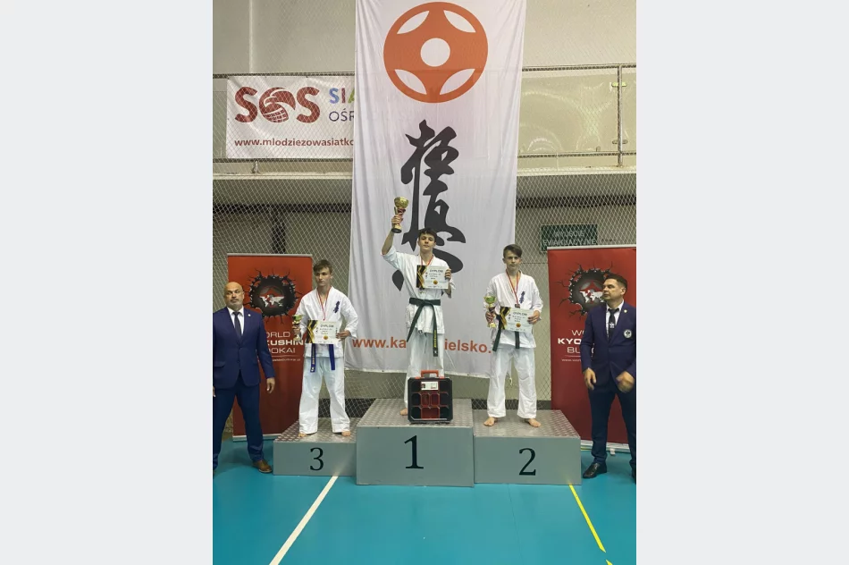 15 medali na Makroregionie Południowym w Bielsku Białej dla zawodników Limanowskiego Klubu Kyokushin Karate - zdjęcie 8