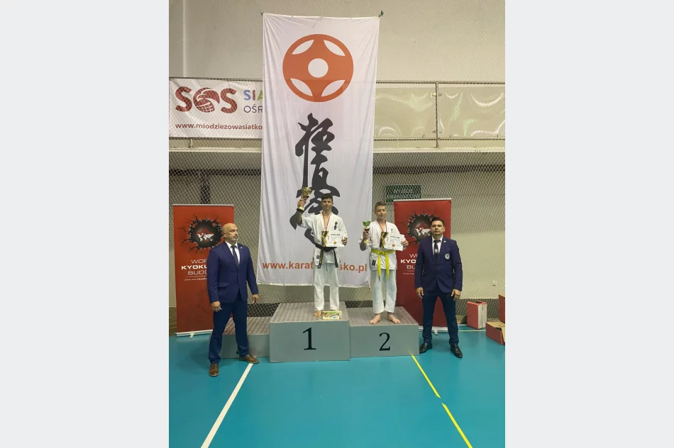 15 medali na Makroregionie Południowym w Bielsku Białej dla zawodników Limanowskiego Klubu Kyokushin Karate - zdjęcie 9