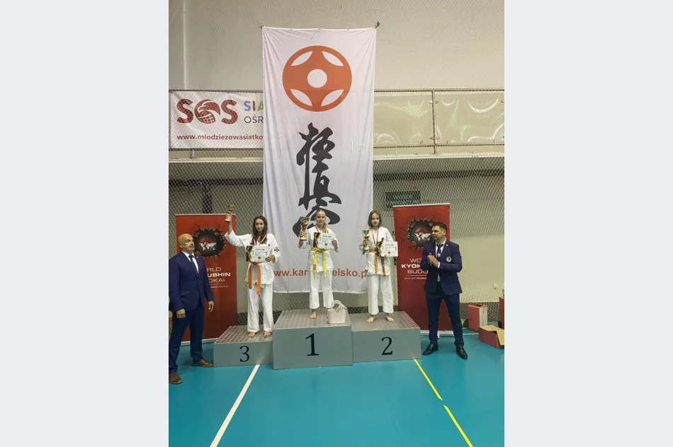 15 medali na Makroregionie Południowym w Bielsku Białej dla zawodników Limanowskiego Klubu Kyokushin Karate - zdjęcie 10