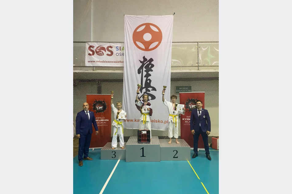 15 medali na Makroregionie Południowym w Bielsku Białej dla zawodników Limanowskiego Klubu Kyokushin Karate - zdjęcie 12