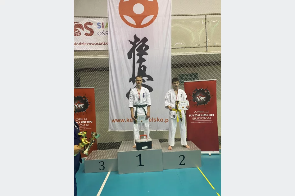 15 medali na Makroregionie Południowym w Bielsku Białej dla zawodników Limanowskiego Klubu Kyokushin Karate - zdjęcie 13