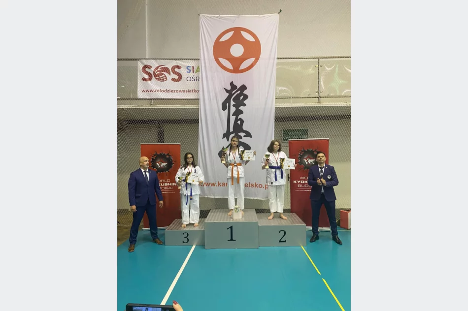 15 medali na Makroregionie Południowym w Bielsku Białej dla zawodników Limanowskiego Klubu Kyokushin Karate - zdjęcie 15