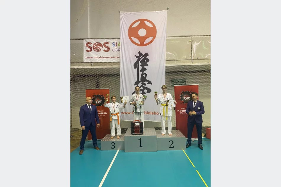 15 medali na Makroregionie Południowym w Bielsku Białej dla zawodników Limanowskiego Klubu Kyokushin Karate - zdjęcie 16
