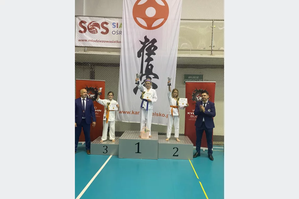 15 medali na Makroregionie Południowym w Bielsku Białej dla zawodników Limanowskiego Klubu Kyokushin Karate - zdjęcie 17