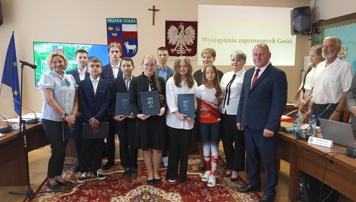 Nagrodzeni uczniowie szkół/fot.: UM Mszana Dolna