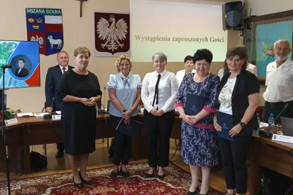 Najlepsi uczniowie z nagrodami od władz samorządu - zdjęcie 2