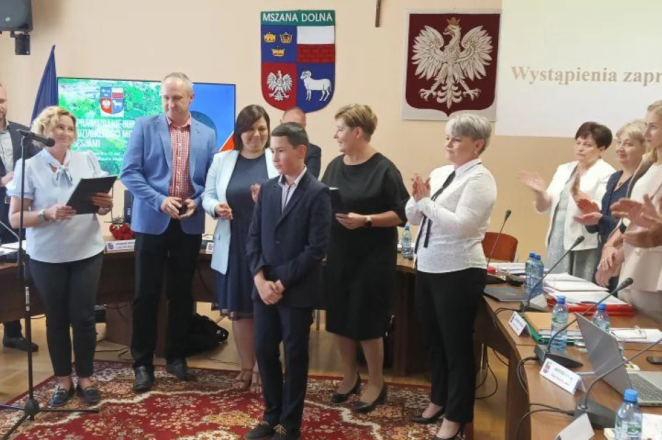 Najlepsi uczniowie z nagrodami od władz samorządu - zdjęcie 3