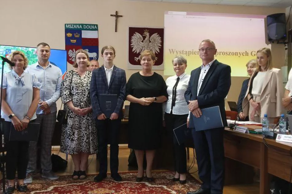 Najlepsi uczniowie z nagrodami od władz samorządu - zdjęcie 5